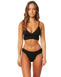 Love the curvy ladies!