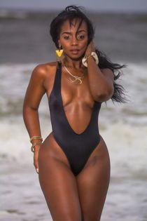 Nicole Brasil naked in